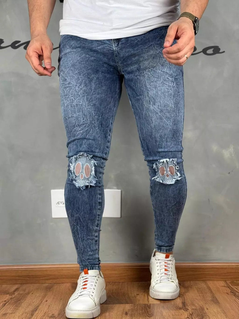 Calça Jeans Masculina Skinny Detalhe Patche Caveira