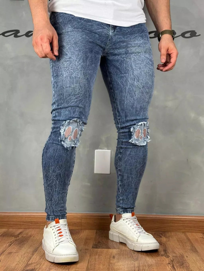 Calça Jeans Masculina Skinny Detalhe Patche Caveira